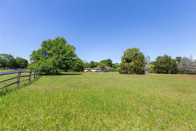 119 Heritage Trail, Bellville, TX 77418