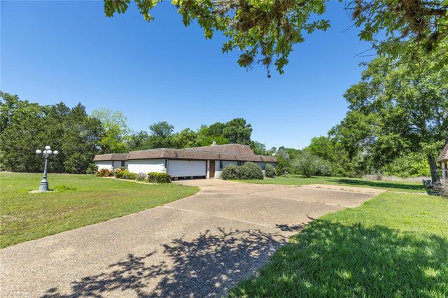 119 Heritage Trail, Bellville, TX 77418