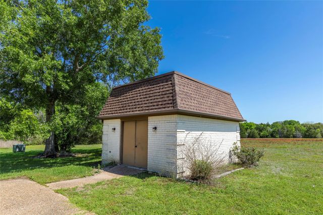119 Heritage Trail, Bellville, TX 77418