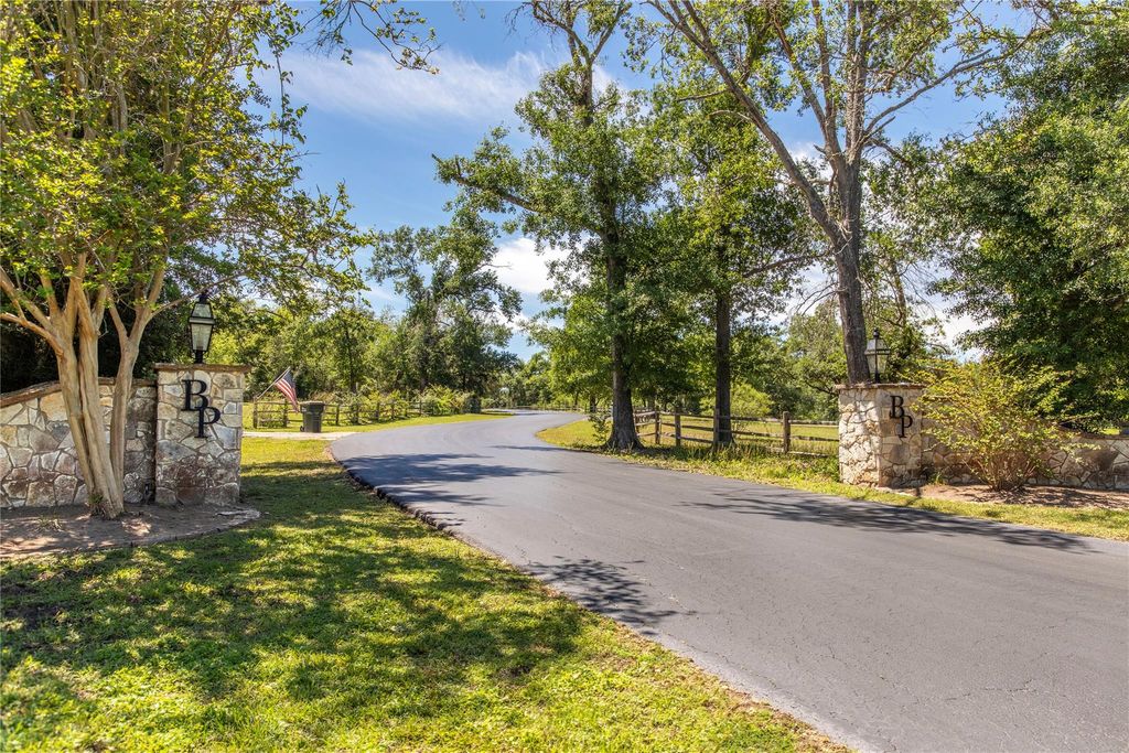 119 Heritage Trail, Bellville, TX 77418