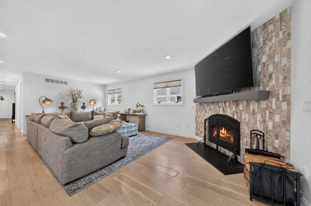 220 Red Oak Lane, Rochester Hills, MI 48307