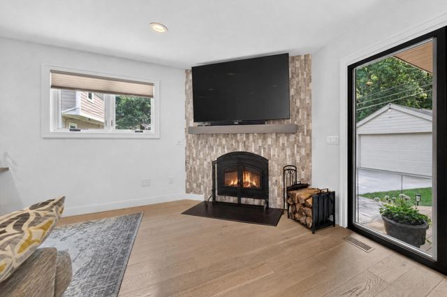 220 Red Oak Lane, Rochester Hills, MI 48307