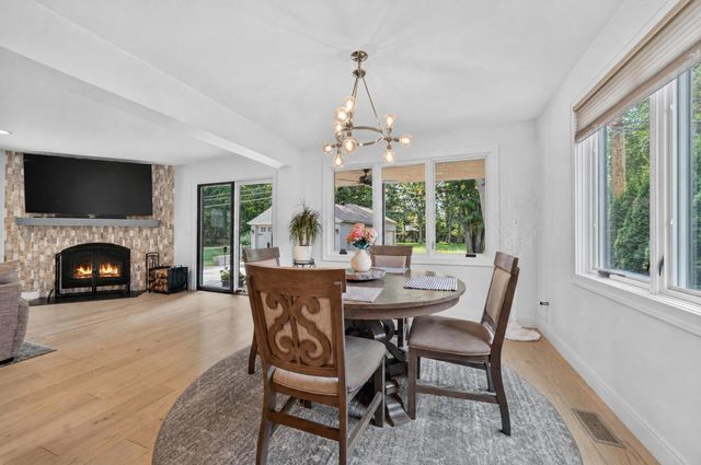 220 Red Oak Lane, Rochester Hills, MI 48307