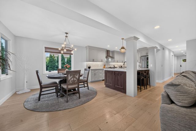 220 Red Oak Lane, Rochester Hills, MI 48307