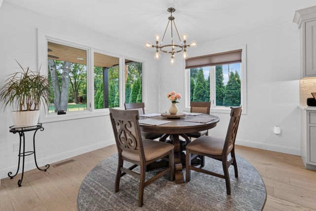 220 Red Oak Lane, Rochester Hills, MI 48307