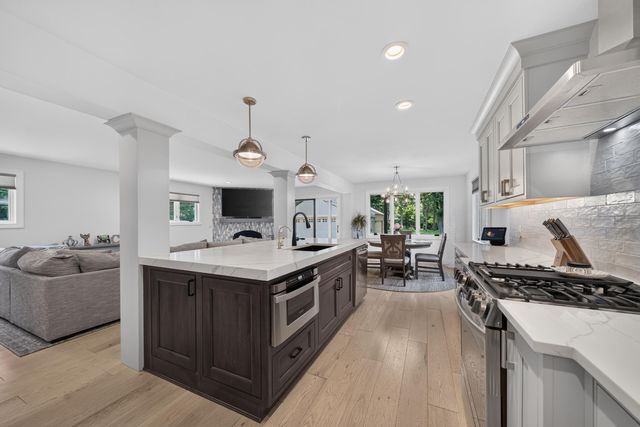220 Red Oak Lane, Rochester Hills, MI 48307
