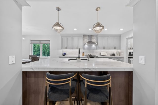 220 Red Oak Lane, Rochester Hills, MI 48307