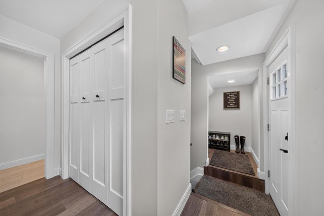 220 Red Oak Lane, Rochester Hills, MI 48307