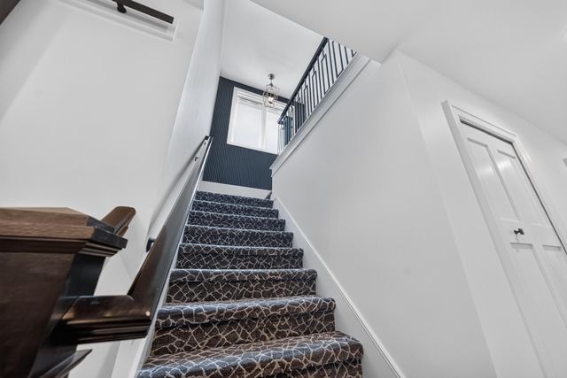 220 Red Oak Lane, Rochester Hills, MI 48307
