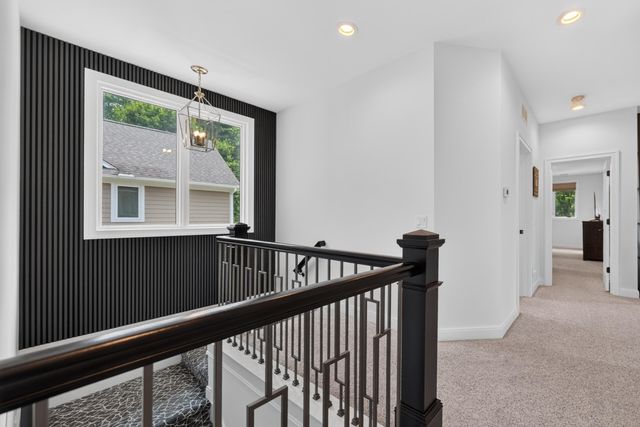 220 Red Oak Lane, Rochester Hills, MI 48307