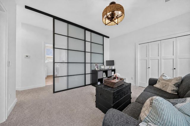 220 Red Oak Lane, Rochester Hills, MI 48307