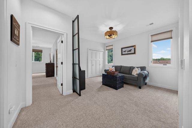 220 Red Oak Lane, Rochester Hills, MI 48307