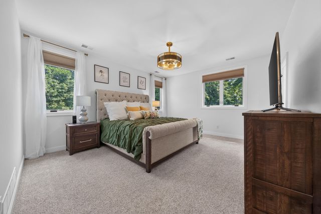 220 Red Oak Lane, Rochester Hills, MI 48307