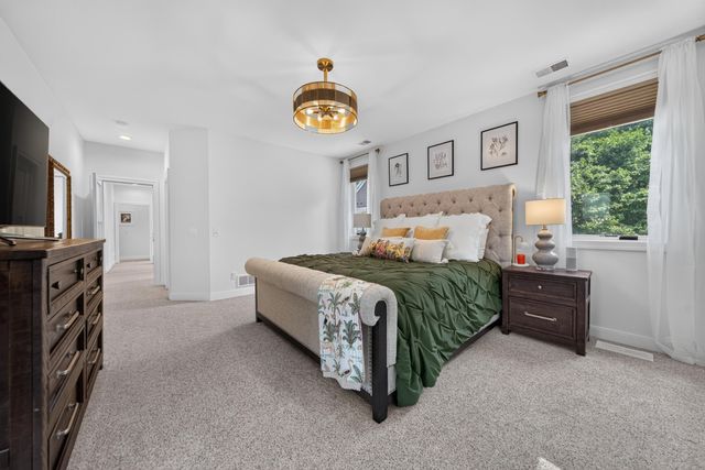 220 Red Oak Lane, Rochester Hills, MI 48307