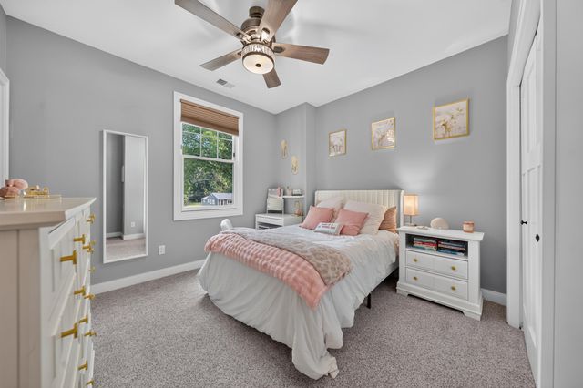 220 Red Oak Lane, Rochester Hills, MI 48307