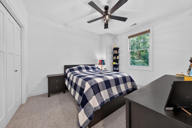 220 Red Oak Lane, Rochester Hills, MI 48307