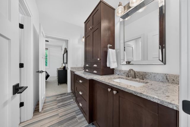 220 Red Oak Lane, Rochester Hills, MI 48307