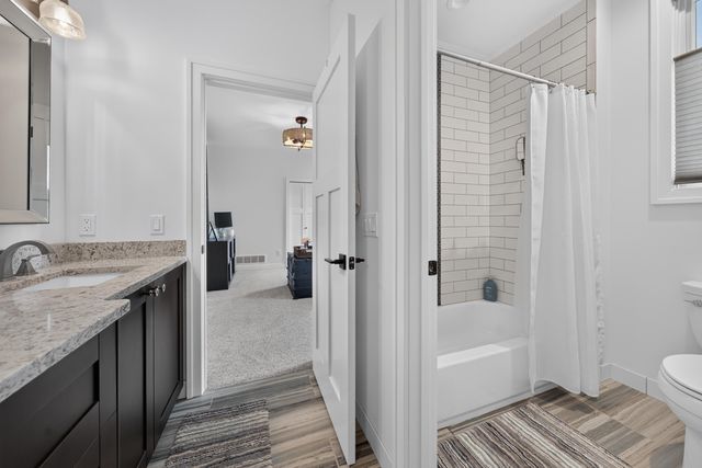 220 Red Oak Lane, Rochester Hills, MI 48307