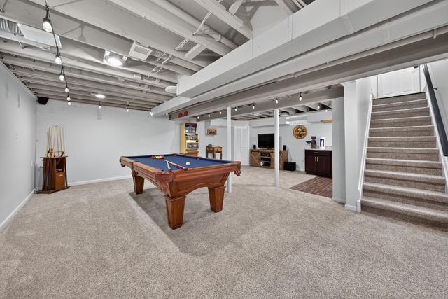 220 Red Oak Lane, Rochester Hills, MI 48307