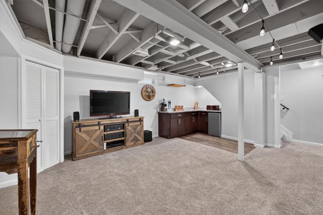 220 Red Oak Lane, Rochester Hills, MI 48307