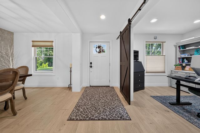 220 Red Oak Lane, Rochester Hills, MI 48307