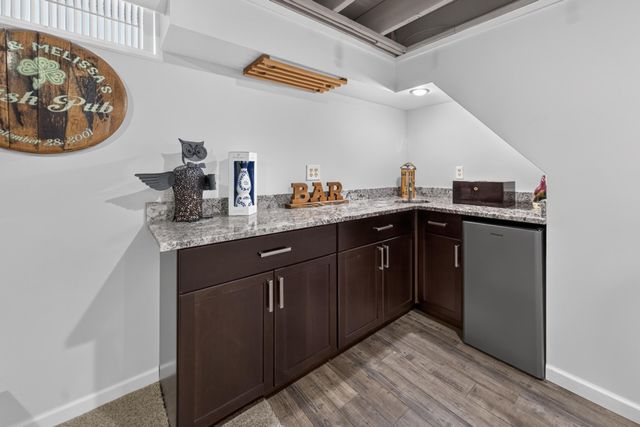 220 Red Oak Lane, Rochester Hills, MI 48307