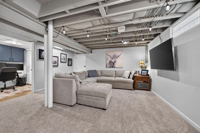 220 Red Oak Lane, Rochester Hills, MI 48307