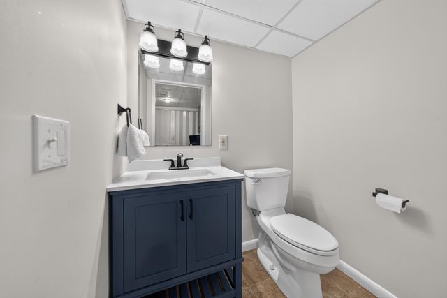 220 Red Oak Lane, Rochester Hills, MI 48307