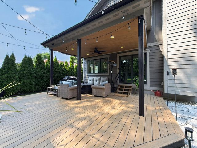 220 Red Oak Lane, Rochester Hills, MI 48307
