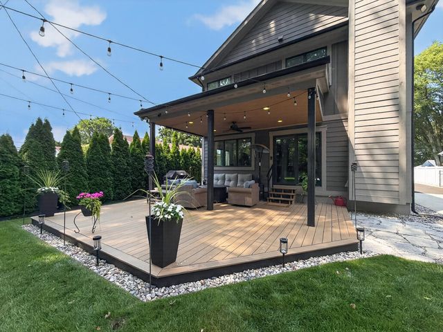 220 Red Oak Lane, Rochester Hills, MI 48307