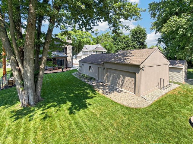 220 Red Oak Lane, Rochester Hills, MI 48307