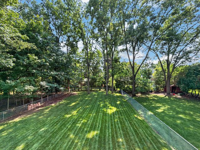 220 Red Oak Lane, Rochester Hills, MI 48307