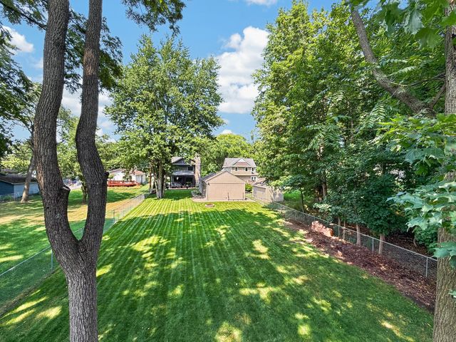 220 Red Oak Lane, Rochester Hills, MI 48307