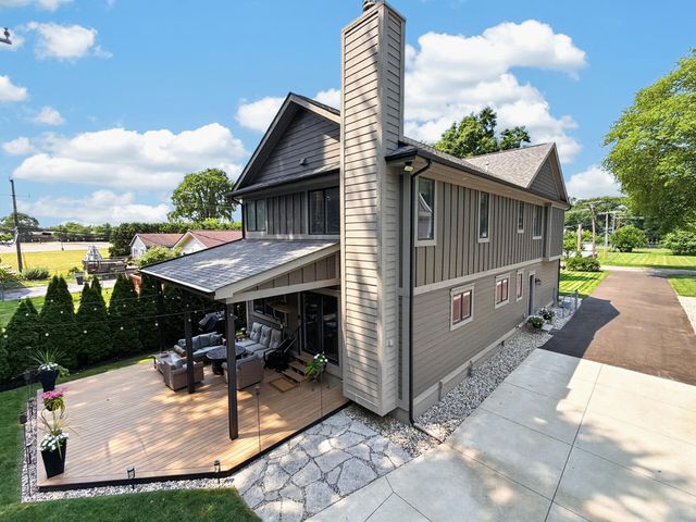 220 Red Oak Lane, Rochester Hills, MI 48307