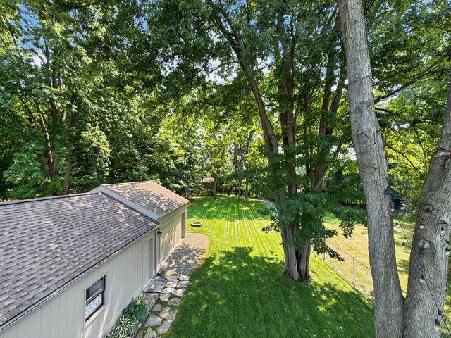 220 Red Oak Lane, Rochester Hills, MI 48307