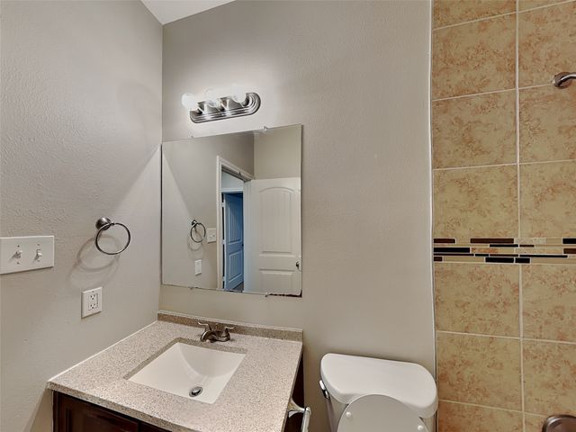 1002 Woodcrest Drive, Lancaster, TX 75134