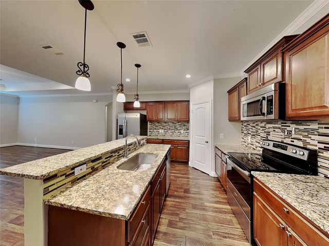 1002 Woodcrest Drive, Lancaster, TX 75134