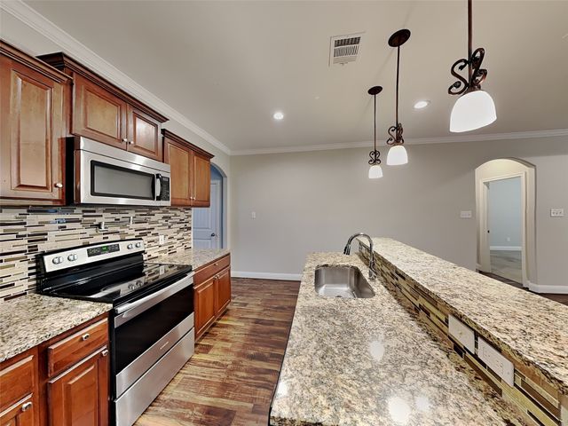 1002 Woodcrest Drive, Lancaster, TX 75134