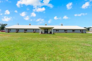 827 Longview Rd, Shelbyville, TN 37160