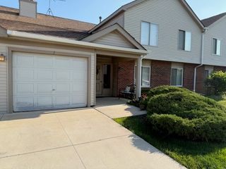 7020 ANDOVER Court 102, Woodridge, IL 60517