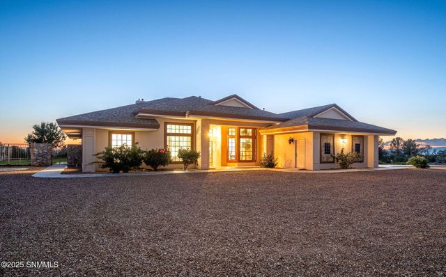 3220 Sundown Road, Las Cruces, NM 88011