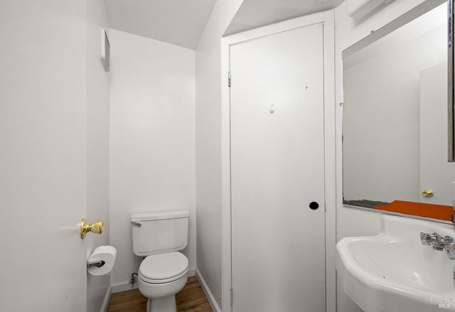 2123 W Steele Ln, Santa Rosa, CA 95403