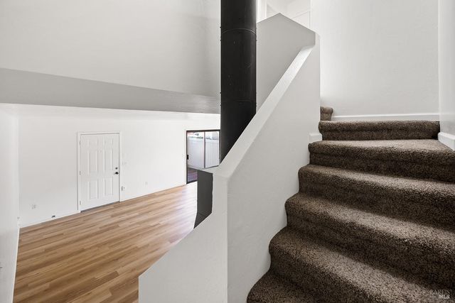 2123 W Steele Ln, Santa Rosa, CA 95403