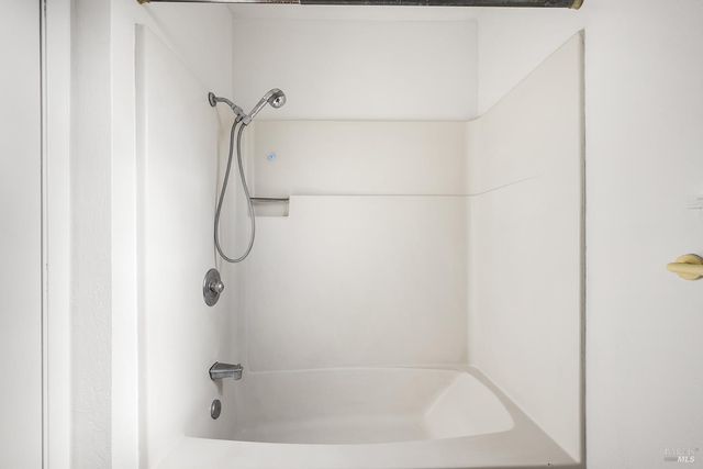 2123 W Steele Ln, Santa Rosa, CA 95403