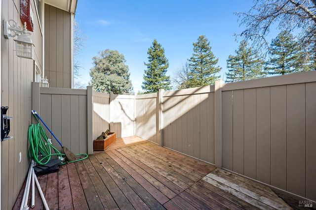 2123 W Steele Ln, Santa Rosa, CA 95403