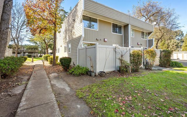 2123 W Steele Ln, Santa Rosa, CA 95403