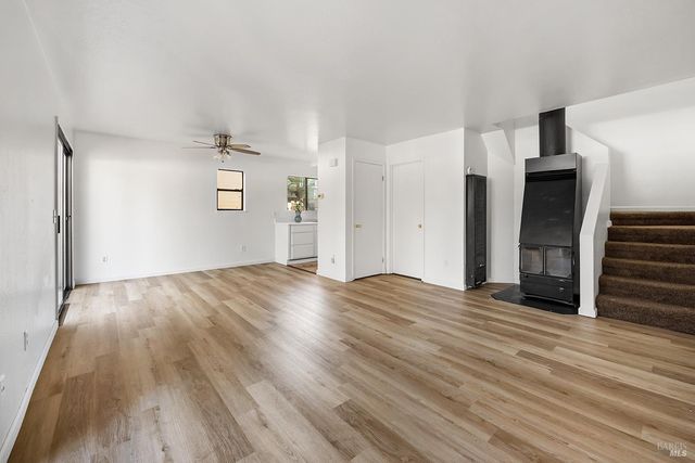 2123 W Steele Ln, Santa Rosa, CA 95403