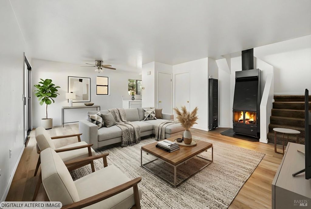 2123 W Steele Ln, Santa Rosa, CA 95403