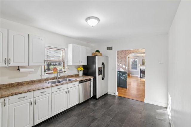 209 West Hollis St, Nashua, NH 03060