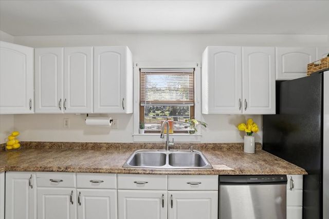 209 West Hollis St, Nashua, NH 03060